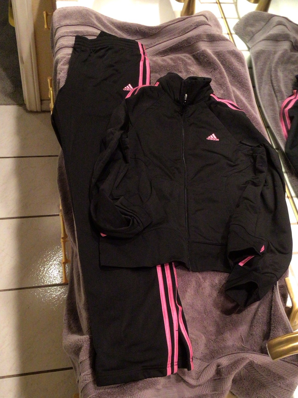 Adidas combo joggers set great used conditions
